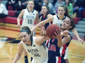 Simon Fraser’s Nayo Raincock-Ekunwe (right) battles with Western Washington’s Britt Harris during Great Northwest Athletic Conference championship final on Saturday in Lacey, Wash. Western topped SFU by a decisive 60-40 score. (Photo – GNAC sports)