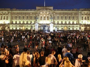 Crowds of tourists gather outside Buckingham Palace in central London on Monday awaiting the birth of the latest member of the Royal Family. (GETTY IMAGES)