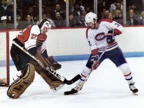 Ron Hextall of the Philadelphia Flyers and Claude Lemieux of the Montreal Canadiens.