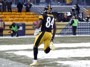 PITTSBURGH, PA - DECEMBER 08:  Antonio Brown #84 of the Pittsburgh Steelers steps out of bounds with no time on the clock against the Miami Dolphins during the game on December 8, 2013 at Heinz Field in Pittsburgh, Pennsylvania.  (Photo by Justin K. Aller/Getty Images) ORG XMIT: 187481019