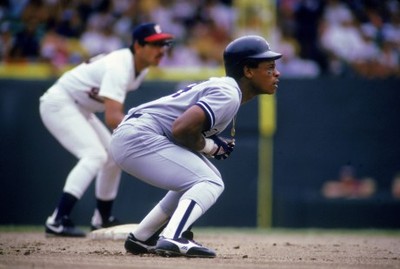Athletics to honor Rickey Henderson by naming Coliseum field