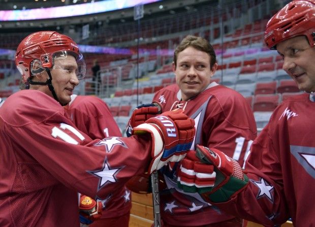 Russian President Vladimir Putin cheers with Pavel Bure (C) during a hockey game with the stars of Soviet hockey in Sochi on January 4, 2014. (Photo credit ALEXEY NIKOLSKY/AFP/Getty Images)