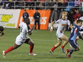 Nanya Dala sprints through the French defence to score the winning try for Canada in the cup semi final at the USA Sevens, January 25, 2014 (Judy Teasdale photo)