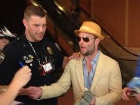 Broncos WR Wes Welker handing out $100 bills at the 2014 Kentucky Derby.