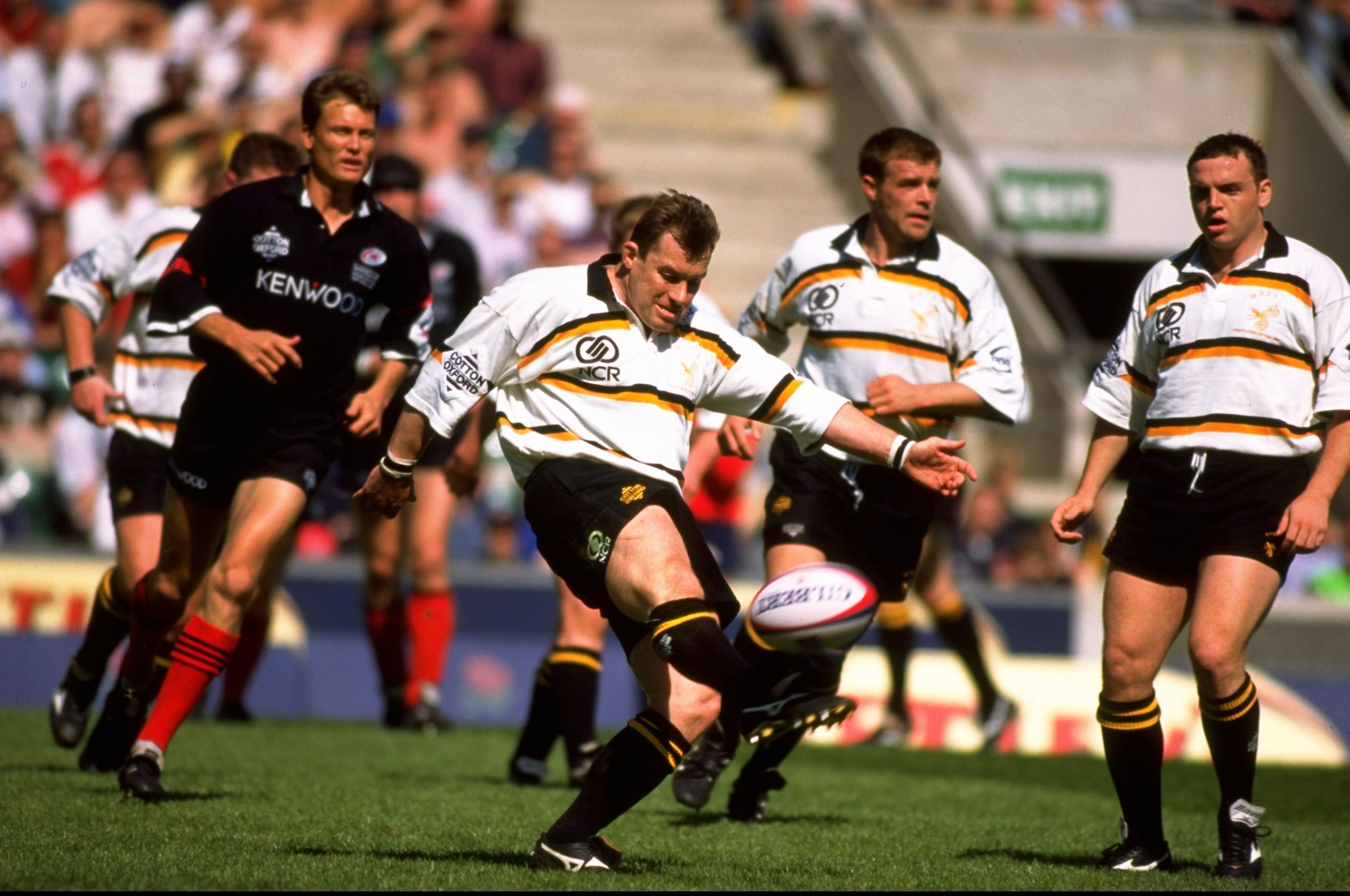 9 May 1998:  Gareth Rees of Wasps in action during the Tetley Bitter Cup final against Saracens at Twickenham in London. Saracens won the match 48-18.  Mandatory Credit: Dave  Rogers/Allsport