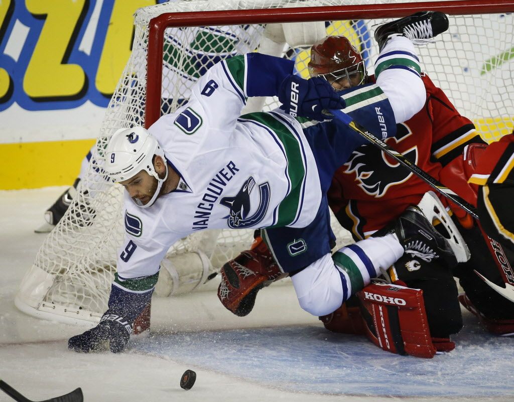 Jonas Hiller, Zack Kassian