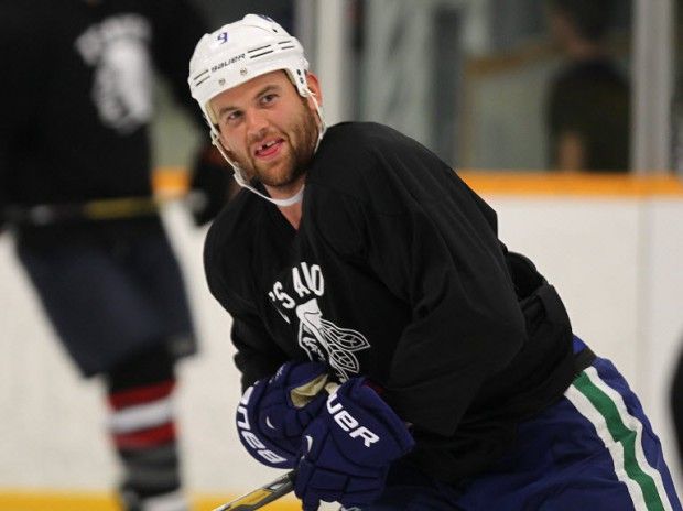 22 NHL jerseys = fun game on ice - Vernon Morning Star