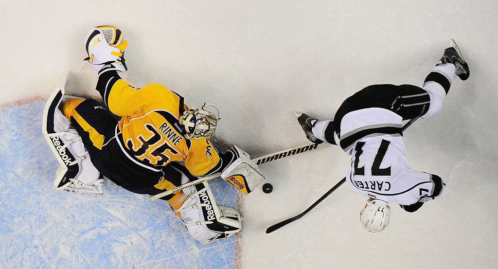 NASHVILLE, TN - NOVEMBER 25: Pekka Rinne #35 of the Nashville Predators makes the save against Jeff Carter #77 of the Los Angeles Kings in the shootout at Bridgestone Arena on November 25, 2014 in Nashville, Tennessee. (Photo by John Russell/NHLI via Getty Images)