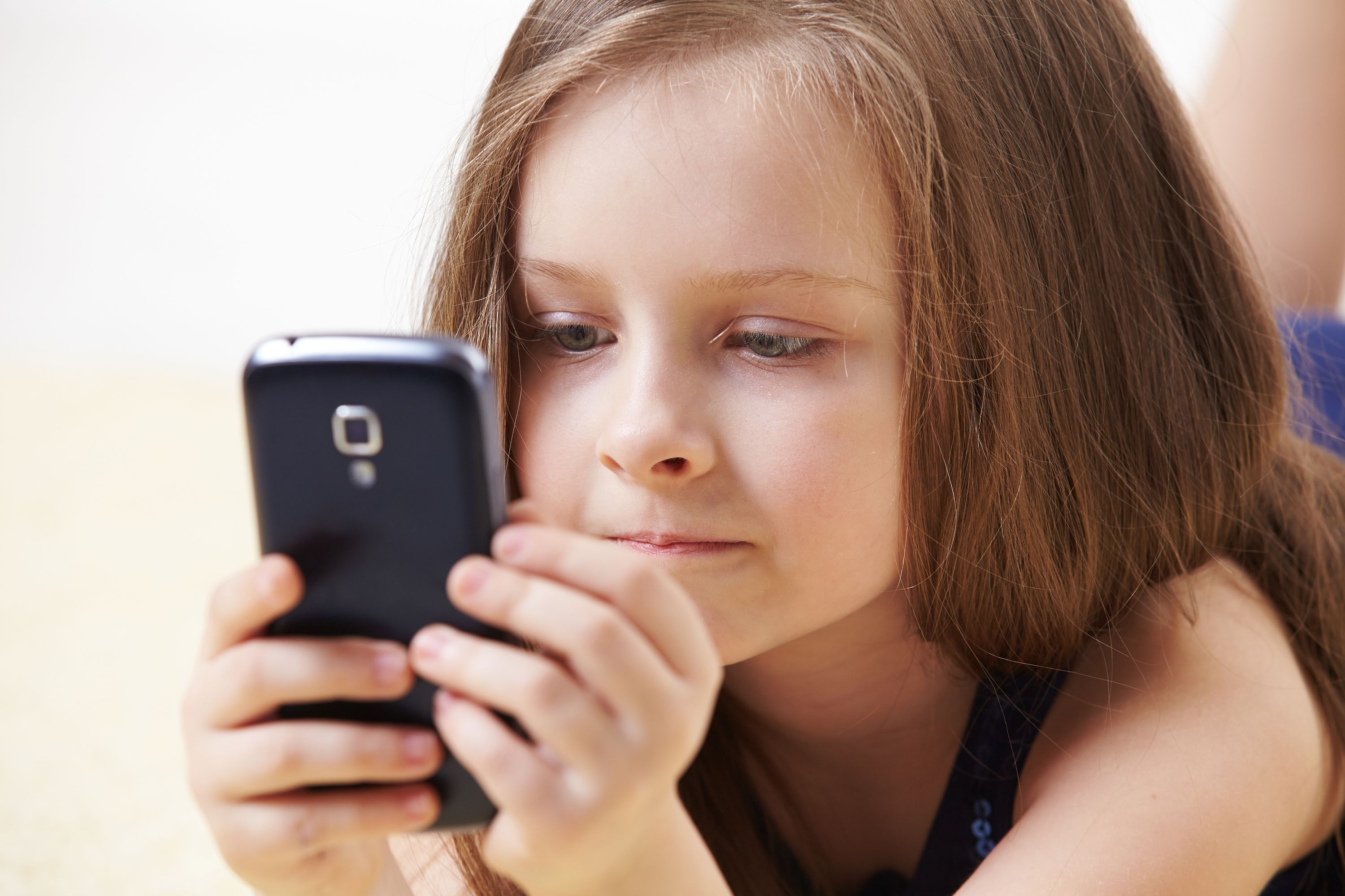 what-is-the-right-age-to-give-your-child-a-cell-phone-the-province