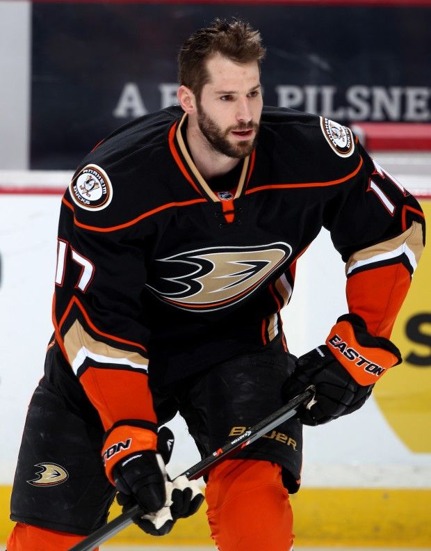 Ex-Canuck Ryan Kesler is one of the leaders on a Ducks team that has won five straight. (Photo by Debora Robinson/NHLI via Getty Images)