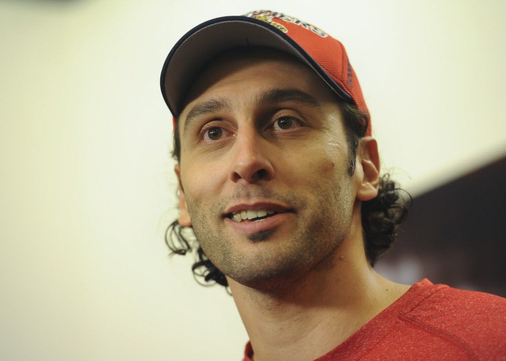 Florida Panthers goalie Roberto Luongo speaks to the media in Vancouver, BC Tuesday, January 6, 2015.    (Photo by Jason Payne/ PNG)