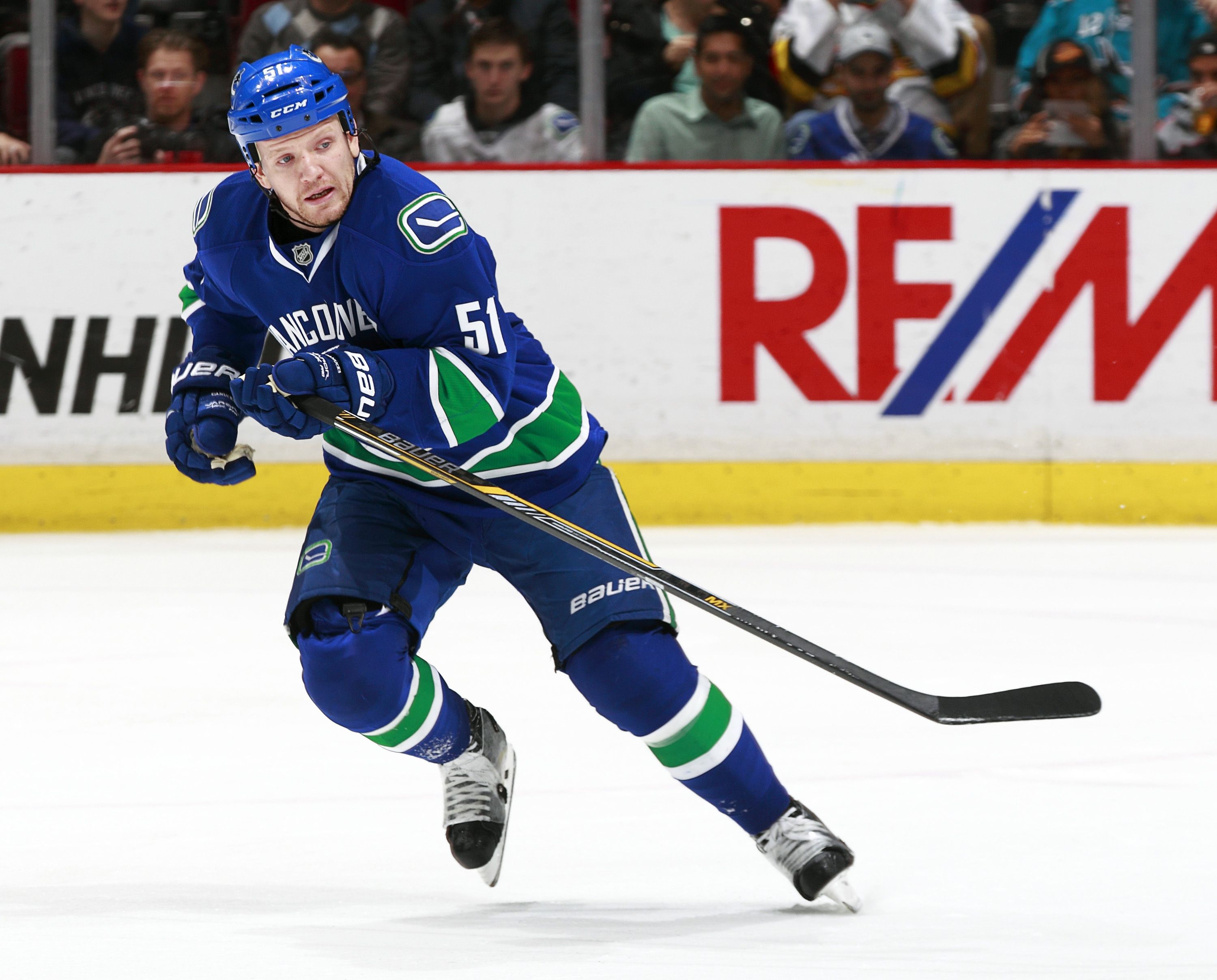 Derek Dorsett is a Canuck favourite now, but he wasn't loved by Giants fans back in 2007. (Getty Images.)