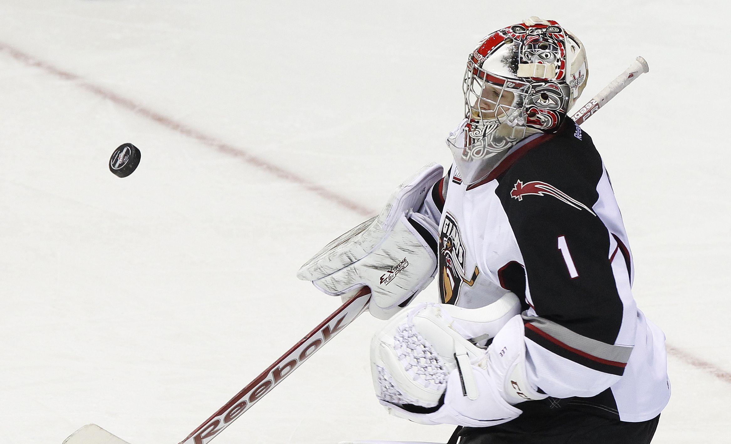 Payton Lee made 23 saves in a 6-2 Vancouver Giants' win over the host Tri-City Americans on Saturday. (Photo by Ben Nelms/Getty Images)