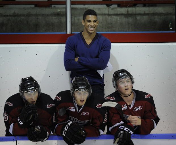 Vancouver B.C.  August 29, 2012  -- Back in Action Former  Vancouver Giants star Evander Kane (blue top) stoped in to coach the red team in the first inter squad game. .  in  Ladner  B.C.  on August 29.2012.      (Mark van Manen/PNG Staff     See  Steve Ewen  Province / Elliott Pap Vancouver Sun.  00063556A 00063568A [PNG Merlin Archive]