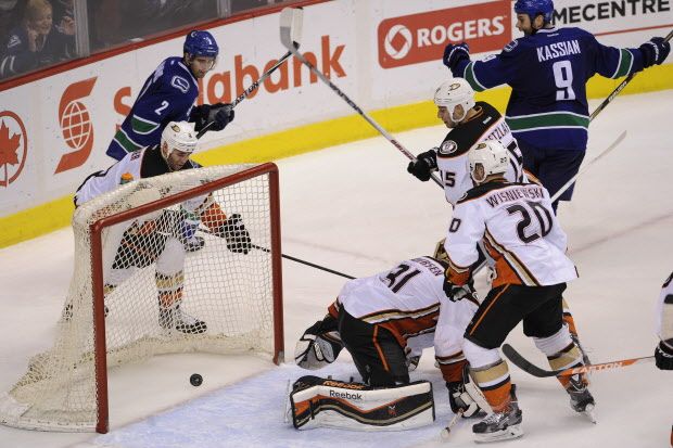 PNG0903 Canucks21.jpg