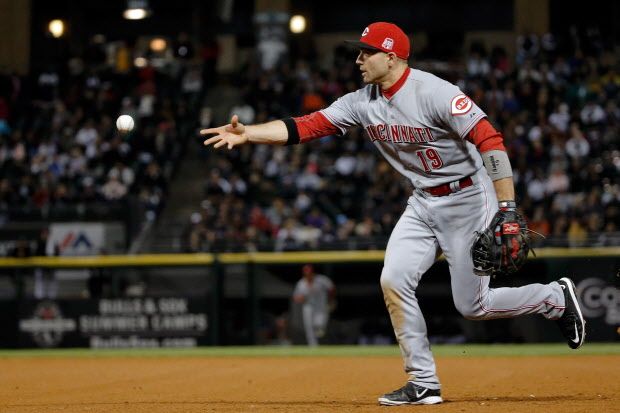 CHICAGO, IL - MAY 9: Joey Votto #19 of the Cincinnati Reds throws to first base for the out against the Chicago White Sox during the sixth inning in the second game of a doubleheader on May 9, 2015 at U.S. Cellular Field in Chicago, Illinois. The Chicago White Sox won 8-2.  (Photo by Jon Durr/Getty Images)