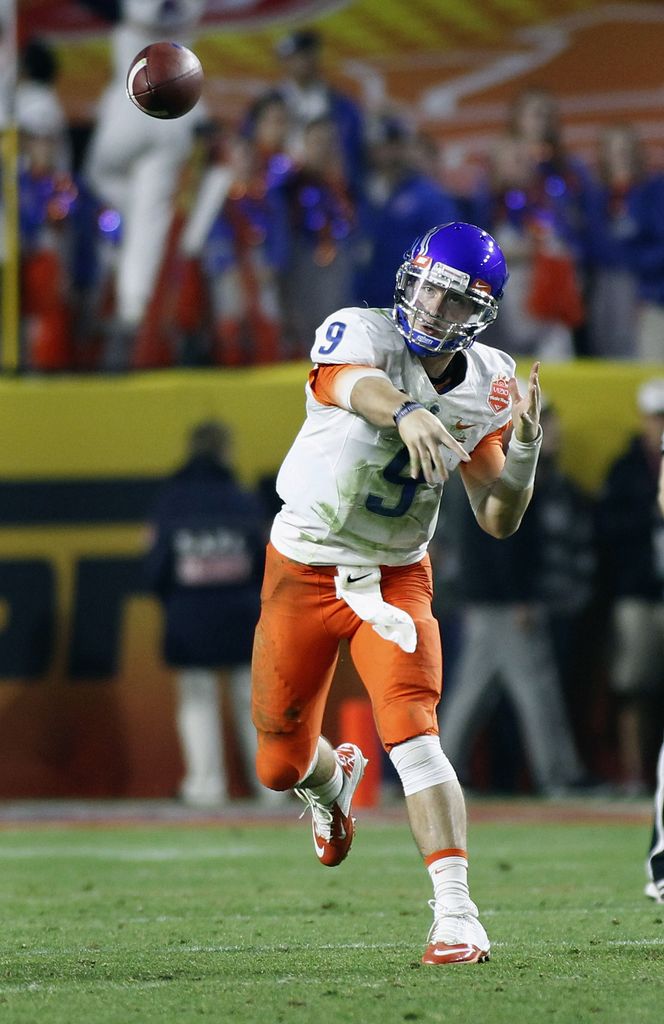 GLENDALE, AZ - DECEMBER 31:  Quarterback Grant Hedrick #9 of the Boise State Broncos throws a pass against the Arizona Wildcats during the fourth quarter of the Vizio Fiesta Bowl at University of Phoenix Stadium on December 31, 2014 in Glendale, Arizona.  (Photo by Ralph Freso/Getty Images)