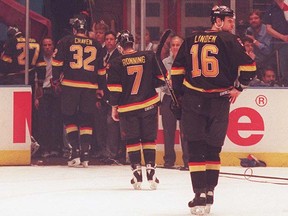 Trevor Linden and the Vancouver Canucks in their 1994 black jerseys, which they'll wear again on Feb. 13.