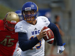 UBC quarterback Michael O’Connor managed to stay a step ahead of the host Laval Rouge et Or for the entire afternoon on Saturday, passing for 292 yards and a pair of touchdowns in the Thunderbirds’ upset 41-16 win in Quebec City. (Photo — Mathieu Belanger/Laval University)