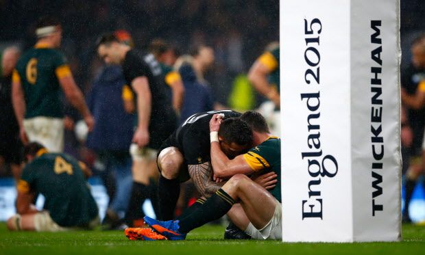 LONDON, ENGLAND - OCTOBER 24: Jesse Kriel of South Africa is consoled by Sonny Bill Williams of the New Zealand All Blacks at the end of the match during the 2015 Rugby World Cup Semi Final match between South Africa and New Zealand at Twickenham Stadium on October 24, 2015 in London, United Kingdom. (Photo by Shaun Botterill/Getty Images)