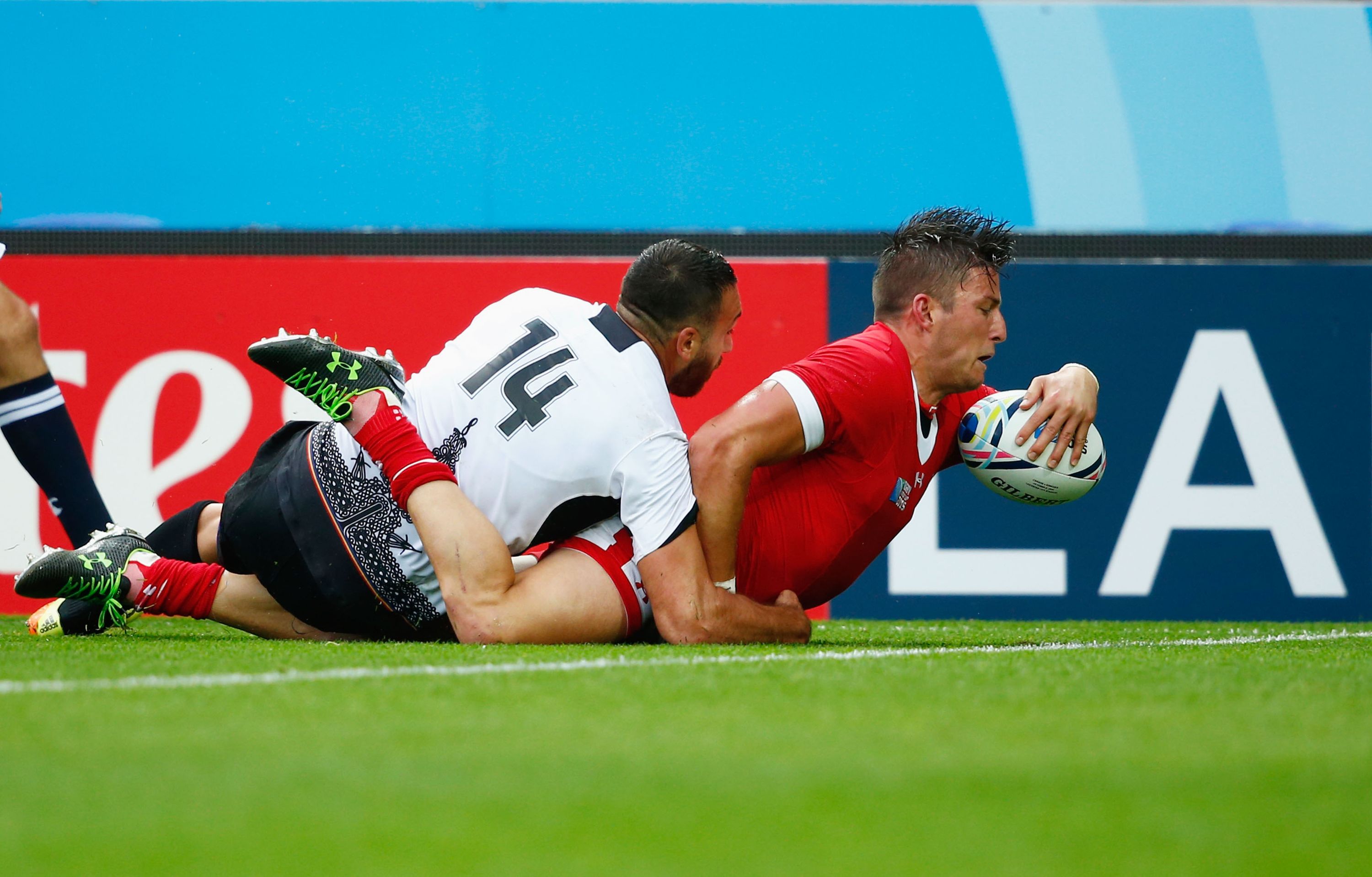 LEICESTER, ENGLAND - OCTOBER 06:  DTH Van Der Merwe of Canada beats Madalin Lemnaru of Romania to score their first try during the 2015 Rugby World Cup Pool D match between Canada and Romania at Leicester City Stadium on October 6, 2015 in Leicester, United Kingdom.  (Photo by Laurence Griffiths/Getty Images)