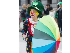 A clown entertains the crowd during the 12th annual St. Patrick´s Day Parade in Vancouver Sunday. Ric Ernst/PNG
