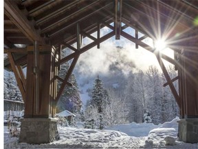 A porte cochere at Nika Lake Lodge. Anna Beaudry Photographic Design