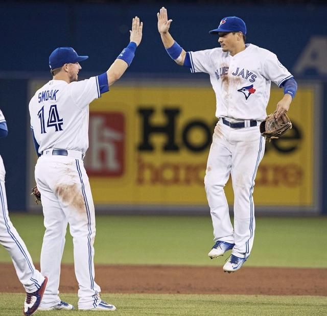 First baseman Justin Smoak signs two-year contract extension with