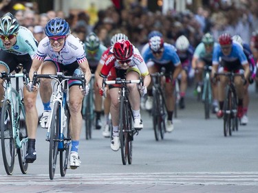Tina Pic beats Kimberly Wells (L )to win the pro women's race at the Gastown Grand Prix Vancouver, July 13 2016.