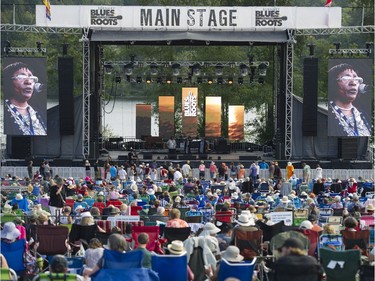 BURNABY August 06 2016. Como Mamas perform on the main stage of the Burnaby Blues + Roots festival 2016 at Deer Lake, Burnaby, August 06 2016.  ( Gerry Kahrmann  /  PNG staff photo)  ( Prov / Sun Entertainment ) 00044373A  [PNG Merlin Archive]