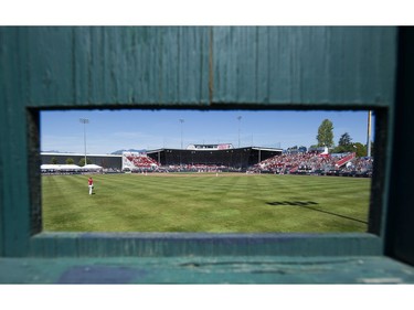 VANCOUVER August 19 2016. The view from the scoreboard for a Vancouver Canadians game at Nat Bailey stadium  Vancouver, August 19 2016. ( Gerry Kahrmann  /  PNG staff photo)  ( Prov / Sun News ) 00044657A Story by Steve \Ewen [PNG Merlin Archive]