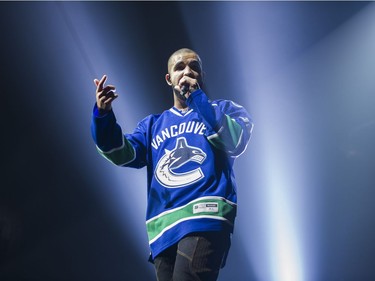 Drake performs on stage in a Vancouver Canucks jersey at Rogers Arena, Vancouver, September 17, 2016.