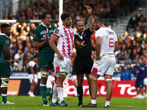 Stade Francais' French flanker Antoine Burban (R) and Stade Francais' South African flanker Jonathon Ross react as the referee holds up a yellow card during the French Top 14 rugby union match between Pau and Stade Francais at Hameau Stadium in Pau on September 17, 2016. /