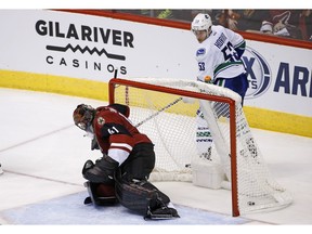 Mike Smith can't find it just yet, but Bo knows where the puck is.