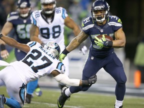 Running back Thomas Rawls of the Seattle Seahawks rushes against the Carolina Panthers at CenturyLink Field on December 4, 2016 in Seattle.