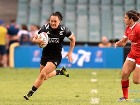 SYDNEY, AUSTRALIA - FEBRUARY 03:  Portia Woodman of New Zealand breaks away from the defence during the Women's match between New Zealand and Canada in the 2017 HSBC Sydney Sevens at Allianz Stadium on February 3, 2017 in Sydney, Australia.  (Photo by Bradley Kanaris/Getty Images)