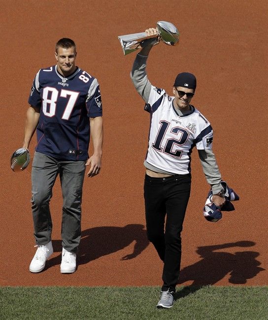 Brady's jersey stolen again, this time in fun at Fenway Park