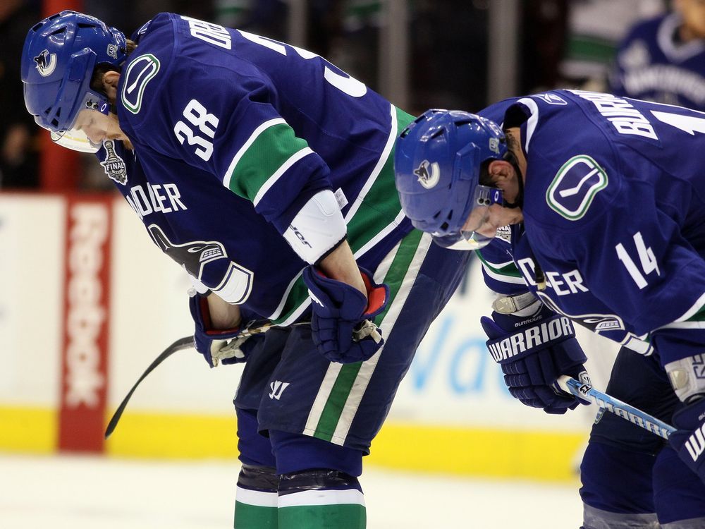 Bruins win Stanley Cup, beat Vancouver 4-0