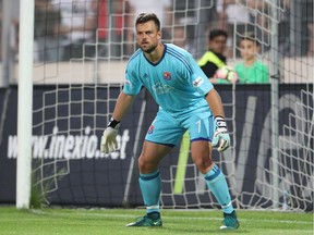 The Whitecaps  signed New Zealand international goalkeeper Stefan Marinovic on Friday.