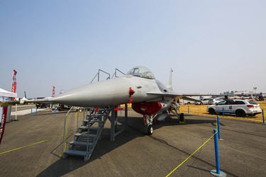 An F-16 at Abbotsford International Airshow.