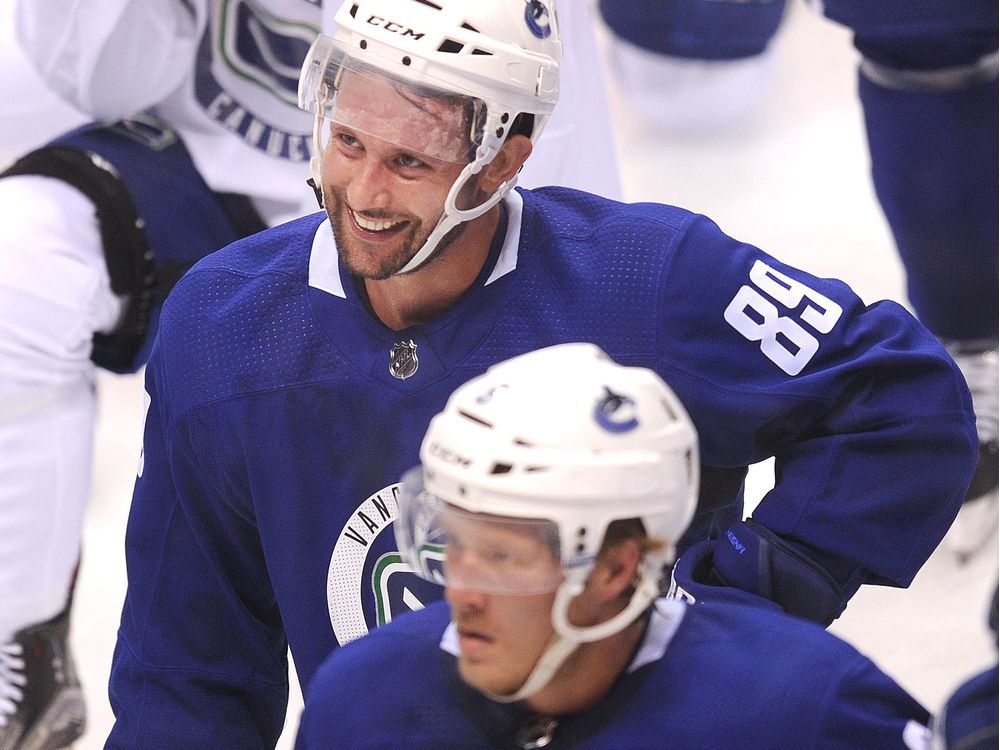 Canucks camp notes: Bo knows net, happy dad Hansen, Luongo is