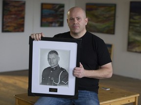 Artist Michael Griffin with a portrait of Abbotsford PD Const. John Davidson Friday, November 24, 2017.