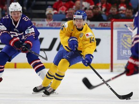 Elias Pettersson scored a thrilling goal in the semi final against the USA at the World Juniors in Buffalo, N.Y. on Thursday.
