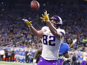 Kyle Rudolph #82 of the Minnesota Vikings catches a pass over his shoulder against the Detroit Lions for a touchdown during the second quarter at Ford Field on November 23, 2017 in Detroit, Michigan. (Photo by Gregory Shamus/Getty Images)