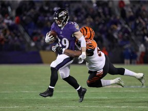 Running back Danny Woodhead #39 of the Baltimore Ravens carries the ball in the fourth quarter against the Cincinnati Bengals at M&T Bank Stadium on Dec. 31, 2017, in Baltimore, Maryland. ORG XMIT: 700070840 [PNG Merlin Archive]
