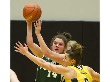 LANGLEY. March 03 2018..   and the Walnut Grove Gators #14 Natalie Rathler looks to pass around Kelowna Owls #9 Taya Hanson in the final of the AAA Girls High School Basketball final at LEC, Langley, March 03 2018.   Gerry Kahrmann  /  PNG staff photo)( For Prov / Sun News )   00052469A Story by Steve Ewen [PNG Merlin Archive]