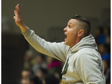 LANGLEY. March 03 2018..   Walnut Grove Gators head coach Darren Rowell gestures during play against the Kelowna Owls in the final of the AAA Girls High School Basketball final at LEC, Langley, March 03 2018.   Gerry Kahrmann  /  PNG staff photo)( For Prov / Sun News )   00052469A Story by Steve Ewen [PNG Merlin Archive]