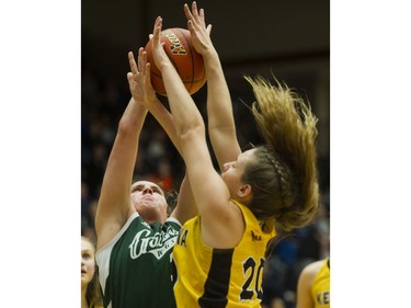 LANGLEY. March 03 2018..   Kelowna Owls #20 Rylee Semeniuk and and Walnut Grove Gators #14 Natalie Rathler reach for the ball  in the final of the AAA Girls High School Basketball final at LEC, Langley, March 03 2018.   Gerry Kahrmann  /  PNG staff photo)( For Prov / Sun News )   00052469A Story by Steve Ewen [PNG Merlin Archive]