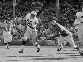Clem Daniels of the Oakland Raiders races around the right side of his line as Jerry Mays (right) of the Kansas City Chiefs tries to catch him during an Oct. 31, 1965 American Football League game in Kansas City, Mo.