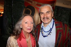 Bill Reid’s wife Martine Reid welcomed the evening’s guest of honour Chief James Hart to the gallery’s annual fundraiser. Photo: Fred Lee.